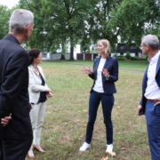 Isabell Huber besuchte gemeinsam mit Staatssekretär Volker Schebesta das Albert-Schweitzer-Gymnasium in Neckarsulm und informierte sich dort auch über das Projekt Verbundschule Neckarsulm